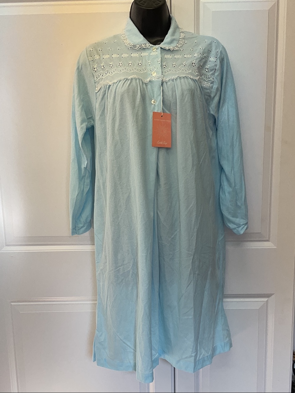 Vintage 1960’s 80%Acetate 20%Brushed Nylon light blue nightgown size 34 NOS